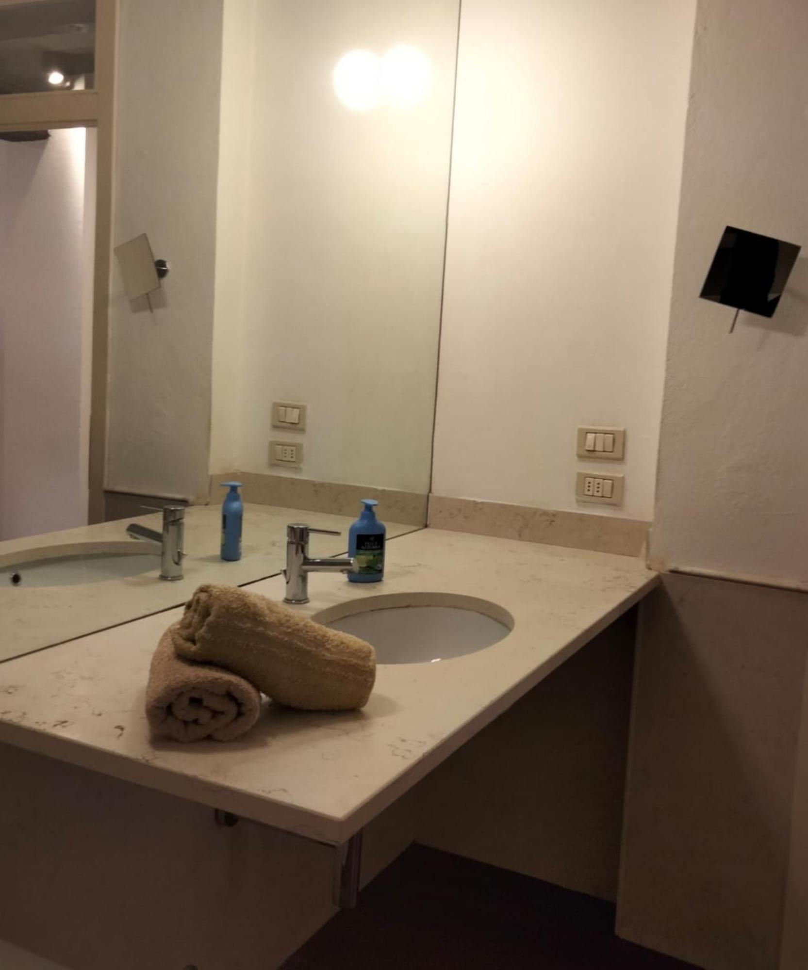 Historic E Comfort Suite - Locazione Semplice بولونيا المظهر الخارجي الصورة