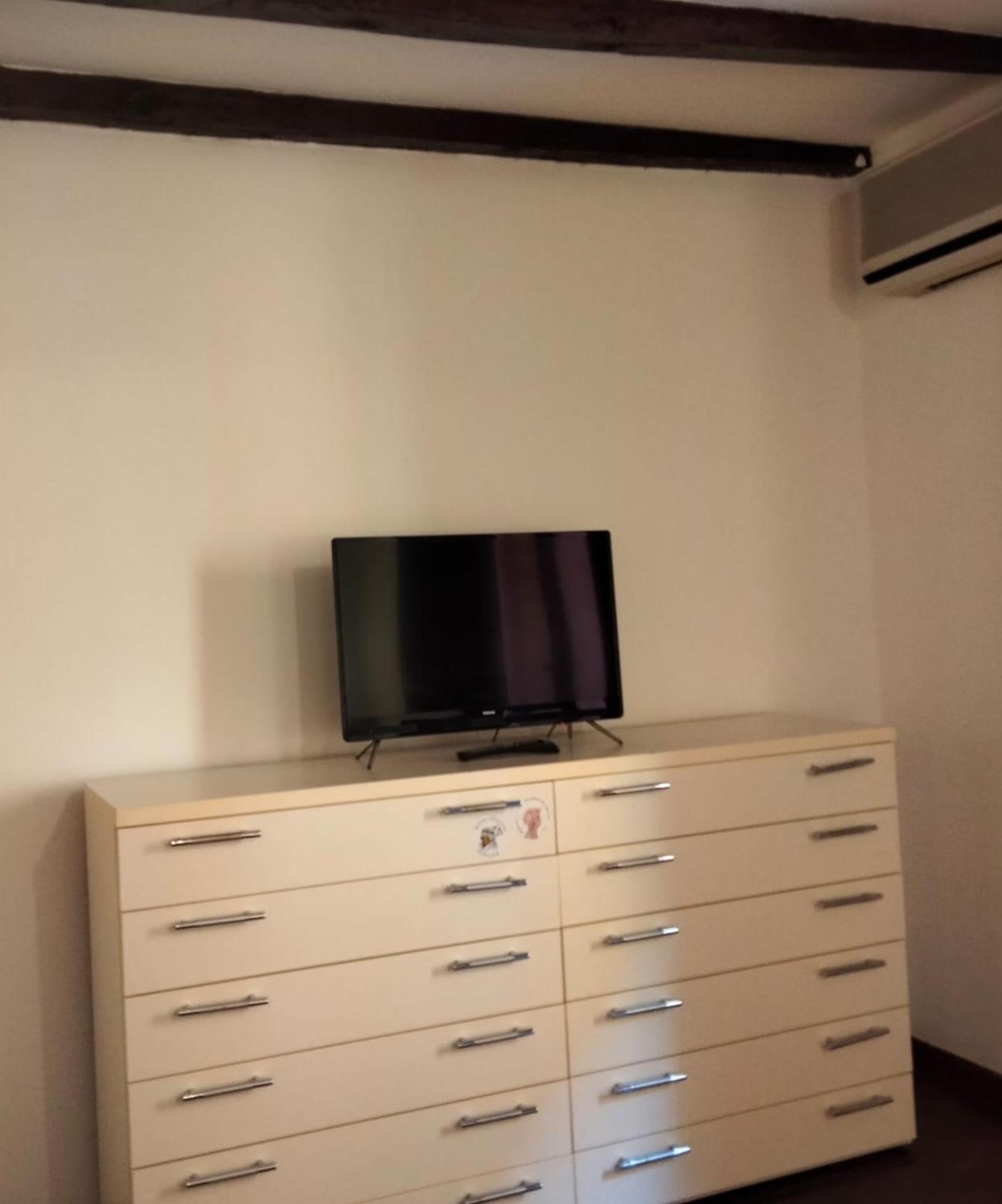 Historic E Comfort Suite - Locazione Semplice بولونيا المظهر الخارجي الصورة